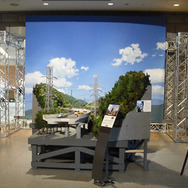 『特撮博物館』新潟展で開催前に特別先行展示！円谷作品すべてを手がけた背景・島倉二千六による「強遠近法ミニチュアセット」登場