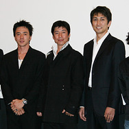 『黒帯　KURO-OBI』初日に駆けつけた（左から）長崎監督、八木明人、中達也、神尾佑、飯田譲治
