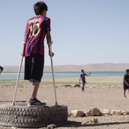 バグダッド・メッシ 片足のサッカー少年 15枚目の写真・画像