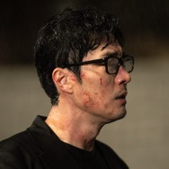 娘を探すため闇落ちした父親…『エージェント・キム』主演ソ・ジソブ、豪雨の中での“凄絶アクション”に高まる期待