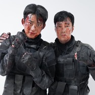 ソ・ジソブが血まみれメイクのまま記念撮影!?特別出演の2PMテギョンとのユニーク2ショット【PHOTO】