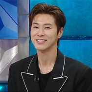 監督からのダメ出しで自ら“流刑”に。共演者も驚いた東方神起ユンホの熱すぎる役作り！