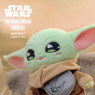 コスビ・等身大ぬいぐるみ『スター・ウォーズ／マンダロリアン・アンド・グローグー』グローグー© & ™ Lucasfilm Ltd.