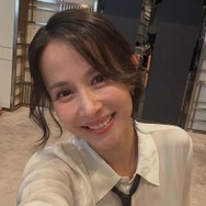 “可愛すぎる45歳” チョ・ヨジョン、プロモ中に見せた“圧巻ビジュアル”に絶賛の嵐！【PHOTO】