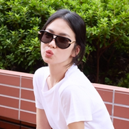 「白T×ジーンズ」でも圧倒的オーラ！女優ソン・ヘギョの何気ない日常写真に憧れる【写真】