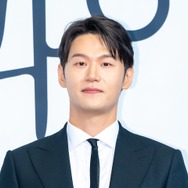 登場するだけで鳥肌…実力派俳優イ・ハクジュが『財閥 x 刑事2』にもたらす不穏なオーラ