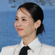 「このビジュは反則！」女優チョ・ヨジョン、“輝くうるツヤ美肌”に感嘆の声殺到！【写真】