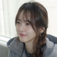 『応答せよ1994』女優コ・アラ、“圧倒的小顔”に衝撃！「本当に36歳なの…」【写真】