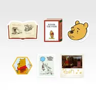 K賞 〈100エーカーの森〉フレークステッカー／© Disney. Based on the“Winnie the Pooh”works by A.A. Milne and E.H. Shepard.