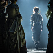 NTLive　『人間嫌い』 Photo © Marc Brenner