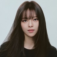 TWICEジョンヨンがガラリと大変身！“女優オーラ”漂うシックな新プロフィール写真を披露【写真】