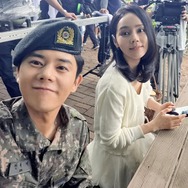 『高麗契丹戦争』俳優キム・ドンジュン、“そっくりな姉”ハン・ガインとの「姉弟ショット」公開【写真】
