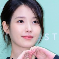 IU、本日“デビュー18周年”！国民的歌姫がファンと紡いだ「音楽の魔法」
