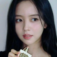「いつの間にこんなに大人に？」子役出身キム・ソヒョン、20代後半の深みのある美貌に視線集中【写真】