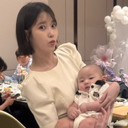 「素敵なママになりそう」赤ちゃんを抱きしめるIUが魅せた溢れ出る“母性”にキュン【写真】