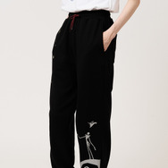 スパイラル・ヒル｜スウェットパンツ／¥7,900／©Disney