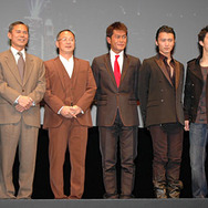 「香港国際映画祭」オープニング。左からツイ・ハーク監督、リンゴ・ラム監督、ジョニー・トー監督、ルイス・クー、ニコラス・ツェー、ジェイシー・チェン、ショーン・ユー