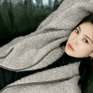 女優ソン・ヘギョ、歳月を感じさせない秋の美貌で魅了「唯一無二の優雅さ」にため息【写真】