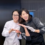 女優パク・シネ、第2子出産から約2週間ぶりの近況。ベーキング教室で“幸せな時間”【写真】