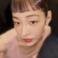 釜山国際映画祭開幕式で単独司会を務めた女優キム・ミンハ、“17kg減量”の輝く美貌を披露【写真】