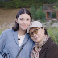 “チュ・サンウクの妻” チャ・イェリョン、姑との仲良しデートを公開！「夫が親孝行じゃなくてよかった」