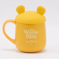 蓋付フェイスマグ（プー）3,300円© DISNEY. Based on the 