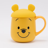 蓋付フェイスマグ（プー）3,300円© DISNEY. Based on the 