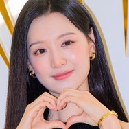 手術室の狂犬からアイドルに変身！女優キム・ジウォン、制服衣装で少女時代の名曲を完璧にカバー！