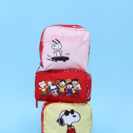 「ポーチ」（7,150円から)(C)2026 Peanuts
