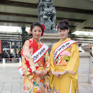 きものの女王2013の佐々木風子さん（左）と臼田美咲さん（右）