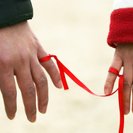 男性が手を意識するシーン第1位は「手を繋ぐとき」…クリスマス前に手にも“美肌”を／ (C) Getty Images
