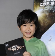 ナレーションに挑戦する福くん／『ウォーキング with ダイナソー』-(C)2013　Twentieth Century Fox