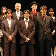 『魍魎の匣』ジャパンプレミア。堤真一を始めとするキャスト陣に原田眞人監督、原作の京極夏彦など総勢11名が登壇した。