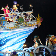 東京ディズニーシーで人気のハーバーショー「カラー・オブ・クリスマス」