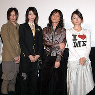 『HEY JAPANESE！Do you believe PEACE,LOVE and UNDERSTANIDING？』舞台挨拶。監督、俳優陣総勢7名が顔を揃えた。