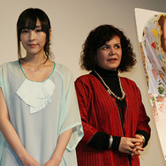『ハーフェズ　ペルシャの詩（うた）』初日舞台挨拶にて（左から）麻生久美子、ショーレ・ゴルパリアン