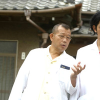 西川美和監督最新作『ディア・ドクター』で鶴瓶が世界デビュー！　いざモントリオールへ 画像
