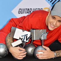 ジャスティン・ビーバー、MTV EMAで最多5冠！ 画像