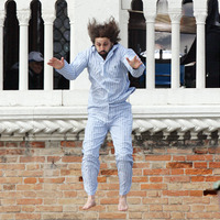 撮影快調…？　ジョニー・デップ…のスタントマンがパジャマでバルコニーからダイブ！ 画像