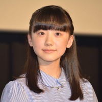 芦田愛菜、中学校入学後初の公の場に　観客の「おめでとう」に満面の笑み 画像