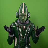 斎藤工、全身緑色の謎の宇宙人に！「宇宙人うそつかない」 画像
