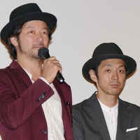 浅野忠信と宮藤官九郎、帽子を合わせた“双子コーデ”がなんだかかわいい！ 画像