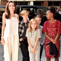 アンジェリーナ・ジョリー、子どもたちとトロント映画祭に出席 画像