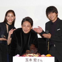 玉木宏、誕生祝いの“肉ケーキ”に舌鼓　主演作公開の翌日に38歳に！ 画像