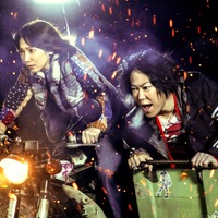 吉岡里帆＆阿部サダヲがバイクで爆走！『音量を上げろタコ！』強烈過ぎる場面写真解禁 画像