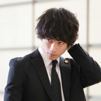 坂口健太郎の黒スーツに「可愛い」「最高」の声殺到「イノセンス～冤罪弁護士～」3話 画像