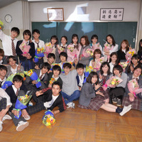 「3年A組」“生徒28名”が涙のクランクアップ！菅田将暉「僕を教師にしてくれてありがとう」 画像