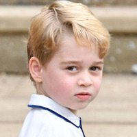 ジョージ王子、6歳に！ キャサリン妃撮影による記念写真で「歯が抜けた」姿を披露 画像