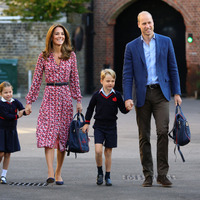 シャーロット王女、ジョージ王子と同じ学校に初登校！ポニーテール＆制服姿披露 画像