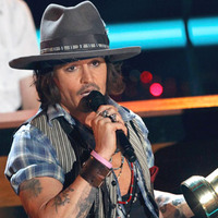 MTVムービー・アワードで受賞のジョニー・デップ、スピーチ代わりにギター演奏 画像